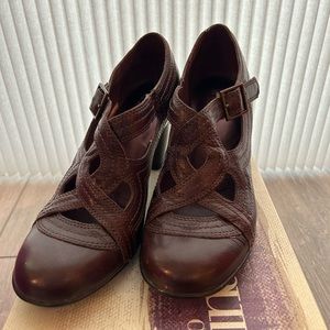 Brown low heel, open design